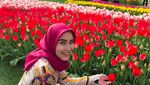 Foto: Cantiknya Ayu Tingting di Taman Bunga Tulip Turki