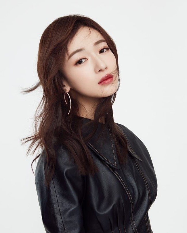 Wu Jinyan dari China punya kecantikan wajah yang klasik. Aktris ini pun dikenal dengan serial Story of Yanxi Place yang mengantarnya pada sejumlah penghargaan. Foto: Instagram @jinyan_xukailove__