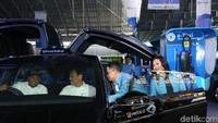 Blue Bird menyediakan 25 unit e6 dan lima unit Model X sebagai tahap awal.