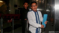 Secara total, ada 41 dari 45 anggota DPRD Kota Malang yang telah diproses KPK terkait suap. Para anggota DPRD Kota Malang itu juga diduga menerima gratifikasi senilai total Rp 5,8 miliar. Duit itu diduga terkait dana pengelolaan sampah di Kota Malang.