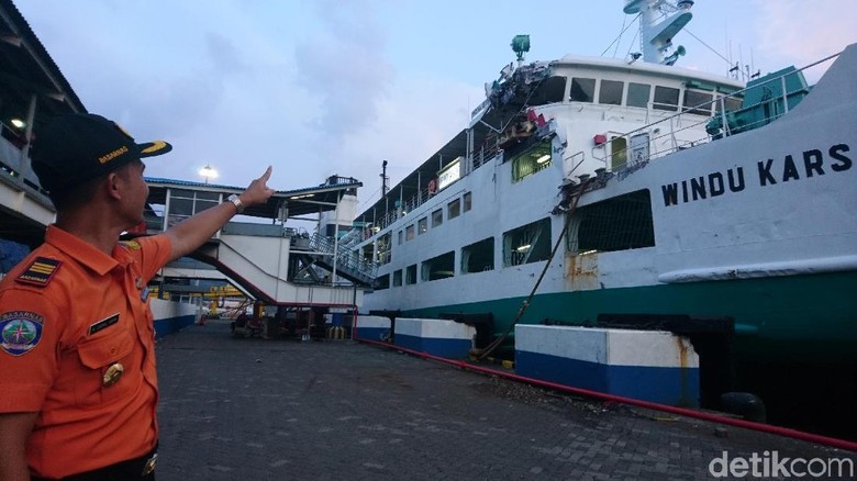 2 Kapal Senggolan di Merak, Penumpang Dievakuasi 2 Kapal Senggolan di Merak, Penumpang Dievakuasi