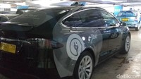 Mobil yang digunakan adalah BYD e6 A/T dan Tesla Model X 75D Afr.Foto: Trio Hamdani