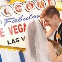 Dan baru-baru ini konten YouTube Danielle Cohn dan Mikey Tua menjadi kontroversi. Keduanya membuat konten berjudul We Got Married… dan We Are Expecting…. Ternyata kedua konten tersebut hanyalah prank alias lelucon semata. Foto: Instagram