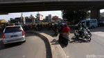Semrawutnya Lalu Lintas di Perempatan Caman