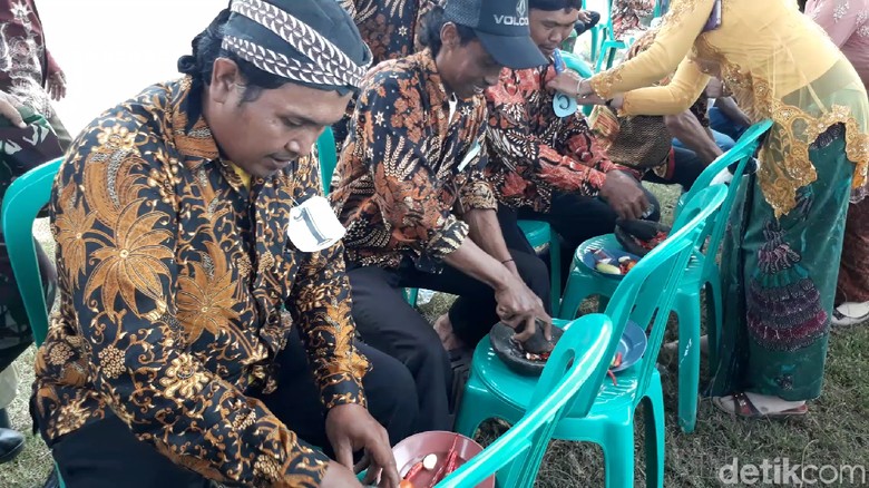 Meriahnya Hari Kartini di Desa Terpencil Tegal, Lomba Dandan sampai Ngulek Meriahnya Hari Kartini di Desa Terpencil Tegal, Lomba Dandan sampai Ngulek
