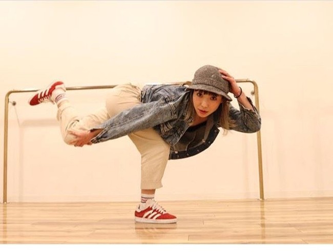 Meskipun Ayumi mengaku bahwa dirinya masih pemalu, hal itu tak mengubah fakta bahwa menari membantunya mencapai hal-hal besar. Ia adalah wanita pertama yang diundang untuk bergabung dalam Battle 1v1, kompetisi pertarungan breakdance internasional tahunan. Foto: Instagram/@ayumi_bodycarnival