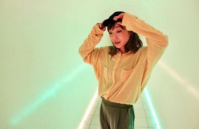 Pada siang hari Ayumi Fukushima menjalani rutinitas biasa sebagai guru dan berinteraksi dengan anak-anak muridnya. Namun di malam hari dan pada waktu weekend dirinya menjelma menjadi seorang penari profesional. Foto: Instagram/@ayumi_bodycarnival