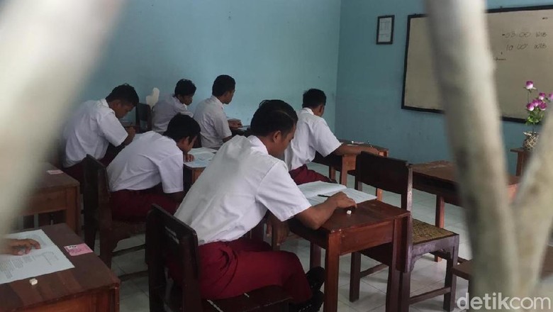 16 Anak Binaan Khusus Lapas Blitar Ikut Ujian SD 16 Anak Binaan Khusus Lapas Blitar Ikut Ujian SD