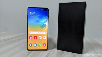 Layarnya berukuran 6,4 inch dengan resolusi QHD. Foto: Adi Fida Rahman/detikINET