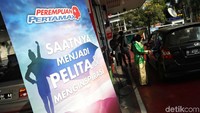 Kegiatan penggunaan pakaian adat dan promo bagi pengendara wanita dalam rangka memperingati Hari Kartini tersebut berlaku sejak 21 April hingga 22 April di seluruh pom bensin di Jabodetabek.
