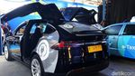Melihat Tesla X 75D, Taksi Mewah Silverbird