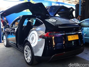 Tidak Mau Coba Hybrid, Armada Bluebird Langsung Full Electric