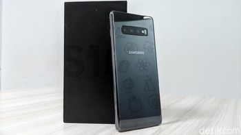 Varian yang diunboxing adalah versi Ceramic Black.  Foto: Adi Fida Rahman/detikINET