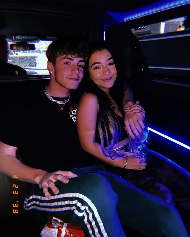 Danielle dan Mikey juga menyatakan bahwa keuntungan yang mereka dapat dari viralnya video tersebut akan didonasikan ke organisasi Planned Parenthood yang menangani kesehatan reproduksi perempuan. Foto: Instagram