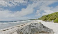 Pulau Henderson yang sejatinya indah (Google Maps)