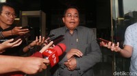Indra tiba di Gedung KPK, Jalan Kuningan Persada, Jakarta Selatan, Senin (22/5/2019), sekitar pukul 10.15 WIB. Dia mengenakan kemeja dan jas abu-abu.
