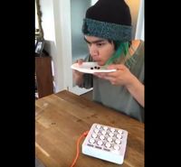 Keren! Musisi Ini Buat Musik EDM Dari Enam Buah Boba