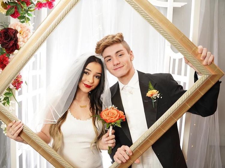 Duh, YouTuber Ini Palsukan Pernikahan dan Kehamilan untuk Konten