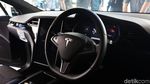 Melihat Tesla X 75D, Taksi Mewah Silverbird