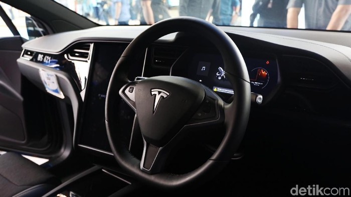 Bluebird memastikan akan menggunakan armada taksi listrik. Untuk taksi premium Silverbird, perusahaan taksi terkemuka tersebut bakal mengandalkan Tesla Model X 75D.