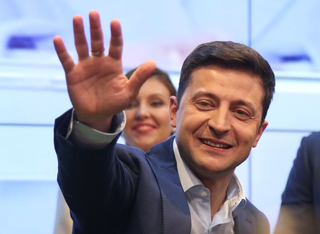 Pelawak Ukraina, Volodymyr Zelensky menarik perhatian dunia. Sebab, pria itu berhasil memperoleh lebih dari 70% suara dalam penyelenggaraan Pilpres di Ukraina.