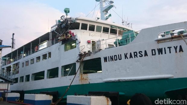  2 kapal senggolan di Pelabuhan Merak, Senin (22/4/2019)