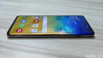 Jadi kalau ditotal, kapasitas penyimpanan ponsel ini bisa mencapai 1,5 TB. Foto: Adi Fida Rahman/detikINET