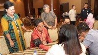 Kegiatan donor darah ini dihadiri oleh Direktur Utama Bank Mega Kostaman Thayib, Corporate Secretary Bank Mega Christiana M. Damanik, dan Ketua Panitia HUT Bank Mega Mutesa Holdin. Istimewa/Bank Mega.