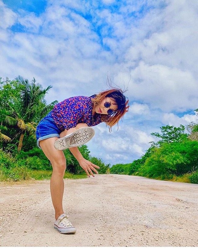 Bagaimanapun, menari membuat dirinya tampil di depan banyak orang dan mendorongnya untuk mengekspresikan dirinya melalui gerakan. Dengan bantuan menari, Ayumi bisa melepaskan diri dari keterbatasan kepribadiannya dan membantunya menjadi lebih berani dari sebelumnya. Foto: Instagram/@ayumi_bodycarnival