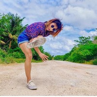 Bagaimanapun, menari membuat dirinya tampil di depan banyak orang dan mendorongnya untuk mengekspresikan dirinya melalui gerakan. Dengan bantuan menari, Ayumi bisa melepaskan diri dari keterbatasan kepribadiannya dan membantunya menjadi lebih berani dari sebelumnya. Foto: Instagram/@ayumi_bodycarnival