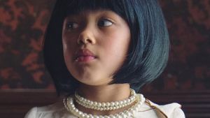 Kocak, Gadis 9 Tahun Tiru Gaya Selebriti Pakai Brokoli hingga Tisu Toilet