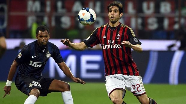 Mantan penyerang AC Milan Ricardo Kaka (kanan) memuji trio Brasil di Liverpool. (