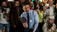Majunya Zelensky dalam Pilpres Ukraina membawa angin segar dan harapan baru bagi rakyat Ukraina yang telah muak dengan kiprah politikus lama serta praktik korupsi, kolusi, dan nepotisme. Brendan Hoffman/Getty Images.