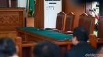 KPK Absen, Sidang Praperadilan Rommy Ditunda