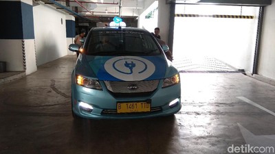Penampakan Taksi Listrik Pertama di Indonesia