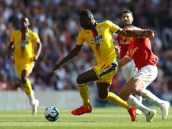 Tim tamu membuka gol pertama dalam pertandingan itu. Christian Benteke menjadi sosok yang membawa Crystal Palace unggul 1-0 dari Arsenal di babak pertama. Clive Rose/Getty Images.