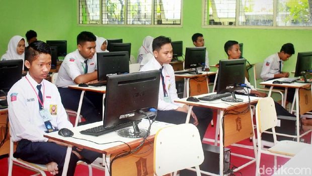 Pelajar di Surabaya serentak jalani ujian/