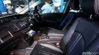 Kabin BYD e6 bisa menampung lima orang. Taksi listrik ini mampu mengangkut beban total 375 kg termasuk penumpang dan bagasi.
