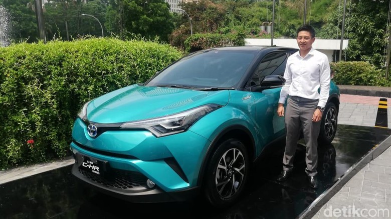 Pebalap Rio Haryanto turut hadir di peluncuran C-HR hybrid (Foto: Rizki Pratama/detikcom) Pebalap Rio Haryanto turut hadir di peluncuran C-HR hybrid (Foto: Rizki Pratama/detikcom)