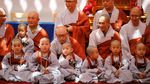 Ekspresi Gemas Para Biksu Cilik Sambut Waisak di Korea Selatan
