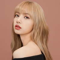 Lalisa Manoban atau yang lebih dikenal sebagai Lisa Blackpink mewakili Thailand di posisi 14. Lisa memang punya wajah unik yang membuatnya menarik perhatian. Belum lagi dengan pesona saat sudah tampil menari dan nge-rap di panggung. Foto: Instagram @lalalalisa_m