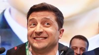 Hasilnya, di putaran pertama pemilihan presiden Ukraina, Zelensky berhasil memperoleh lebih dari 30% suara. Raihan suara Zelensky hampir dua kali lipat lebih banyak dari raihan suara Poroshenko, sang petahana, yang hanya mampu memperoleh 15,95% suara. Valentyn Ogirenko/Reuters.
