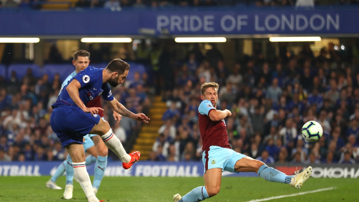 Chelsea vs Burnley berimbang 2-2 di babak pertama. (Foto: Warren Little / Getty Images)