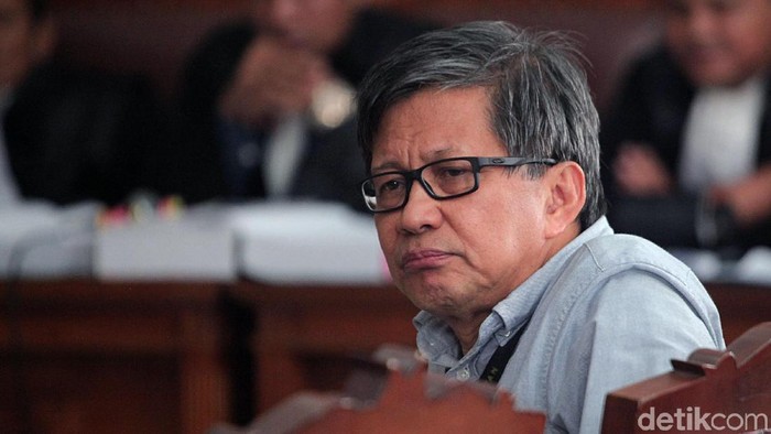 Rocky Gerung akhirnya memenuhi panggilan jaksa untuk menjadi saksi di sidang lanjutan Ratna Sarumpaet.