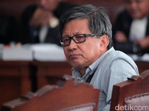 Rocky Gerung Digugat Agar Tak Jadi Pembicara Seumur Hidup