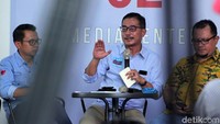 Direktur Relawan badan Pemenangan Nasional (BPN) Prabowo-Sandi, Ferry Mursyidan Baldan hadir dalam acara penyerahan bukti foto C1 tersebut.