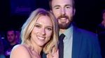 Brie Larson dan Scarlett Johansson Bergaya dengan Infinity Stones