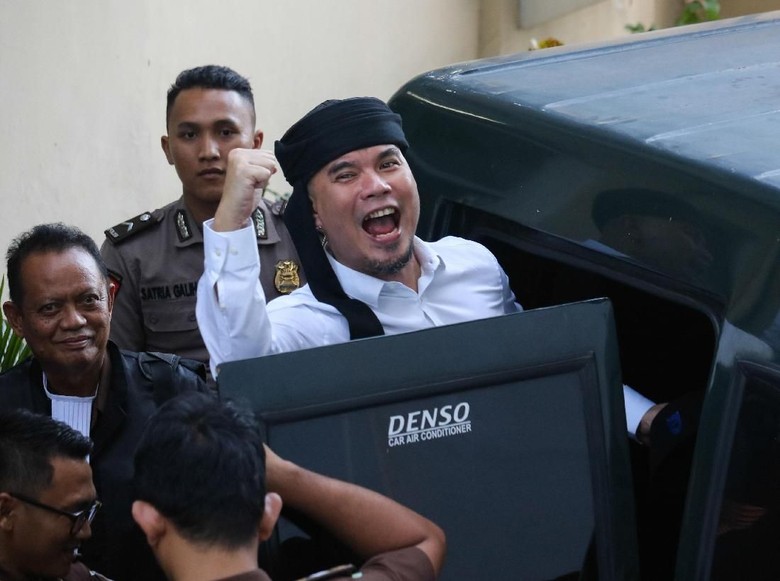 Ahmad Dhani Diprediksi Melenggang ke Senayan Ahmad Dhani Diprediksi Melenggang ke Senayan