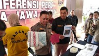 Polisi meringkus pemilik akun media sosial Dany M Ramdany. Akun tersebut menyebarkan berita bohong atau hoaks soal anggota Polri hendak bobol kotak suara Pemilu 2019 dihadang ormas Front Pembela Islam (FPI).