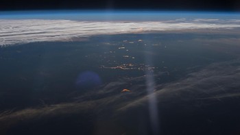 Astronot NASA Tery Virts pada 2015 menjepret Amerika menjelang malam dari ISS. Foto: NASA